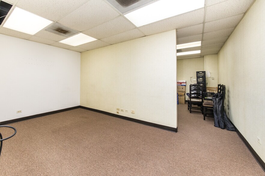 More Photos Of 47 W Dundee Rd, Wheeling Medical For Lease