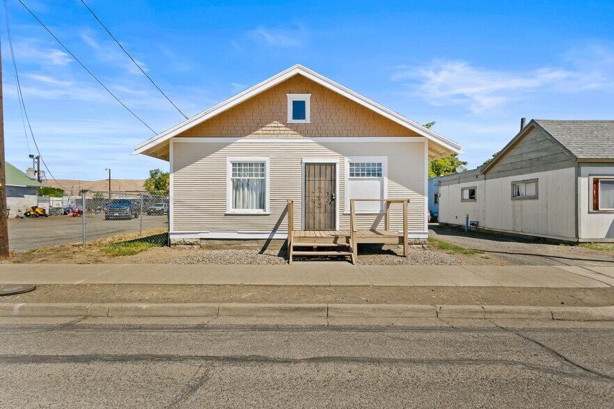 More Photos Of 1021 Fruitvale Blvd, Yakima Office For Sale
