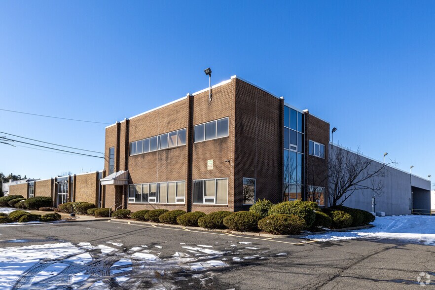 More Photos Of 343 Murray Hill Pky, East Rutherford Manufacturing For Lease