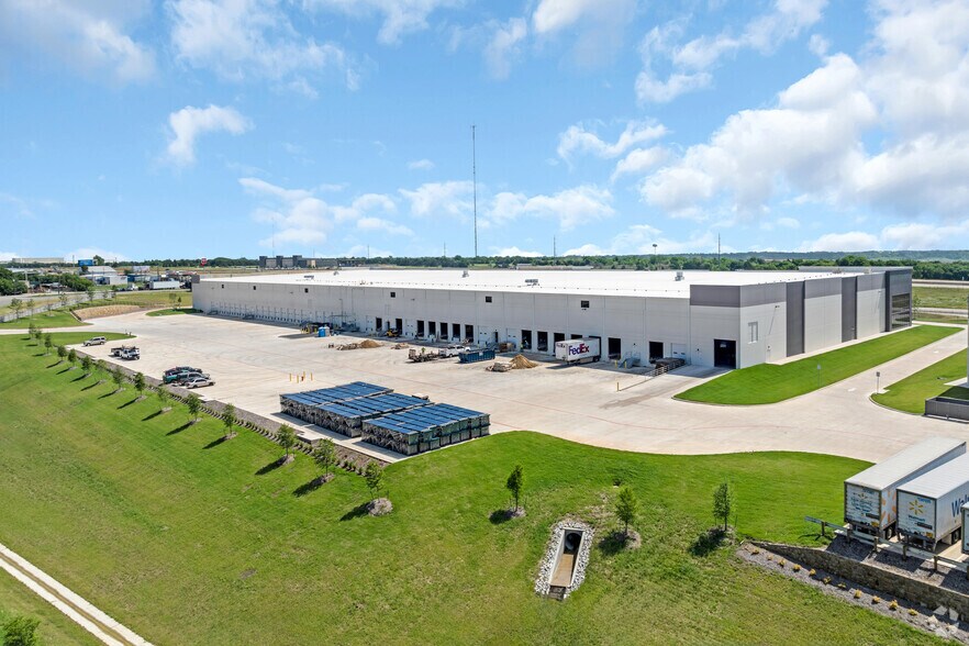 More Photos Of 4521 N US Highway 67, Midlothian Unknown For Lease