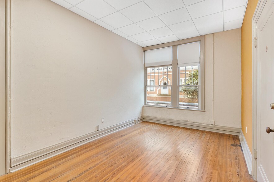 More Photos Of 410 W Main St, Leesburg Office For Lease