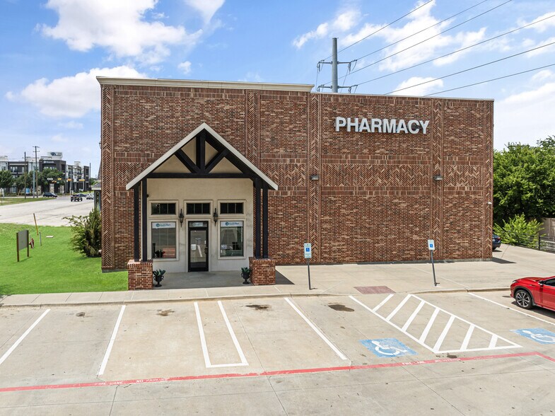 More Photos Of 207 E Byron Nelson Blvd, Roanoke Storefront Retail Office For Sale