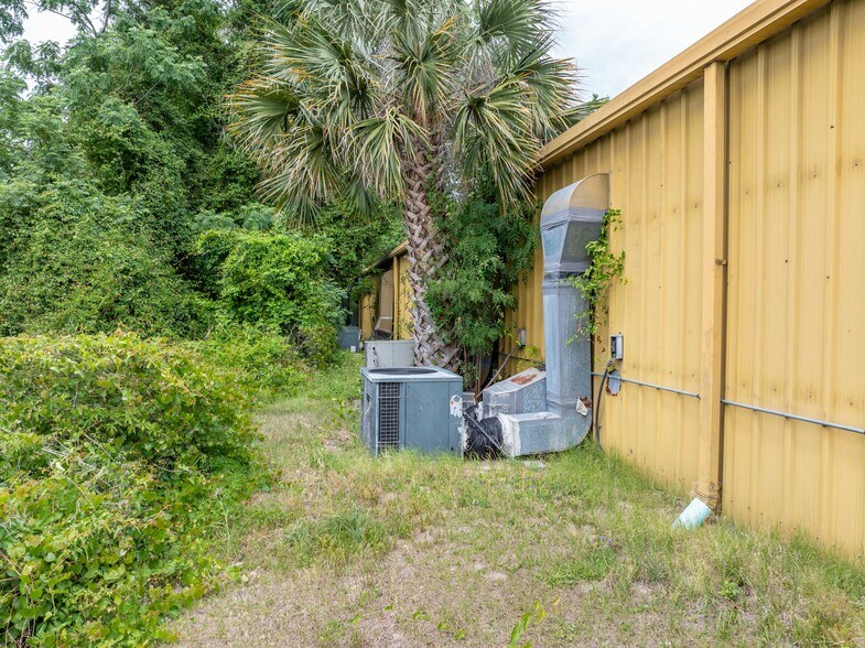 More Photos Of 1330 SW Main Blvd, Lake City Freestanding For Sale