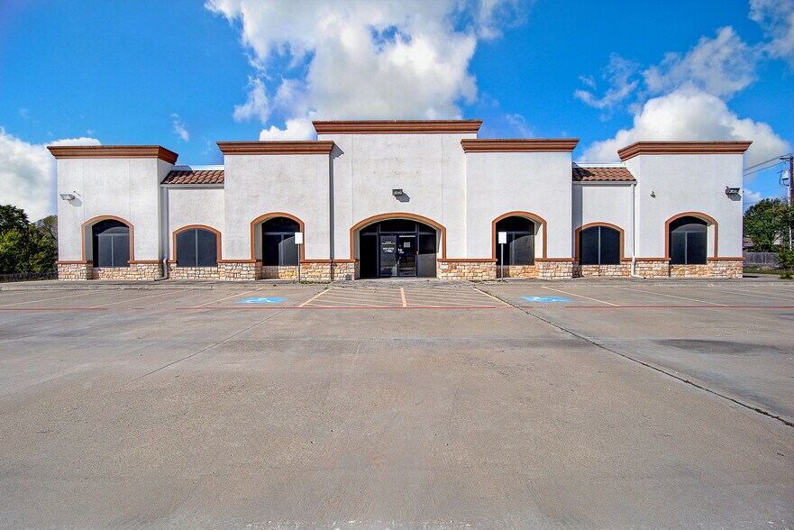 More Photos Of 720 W Nathan Lowe Rd, Arlington Medical For Sale