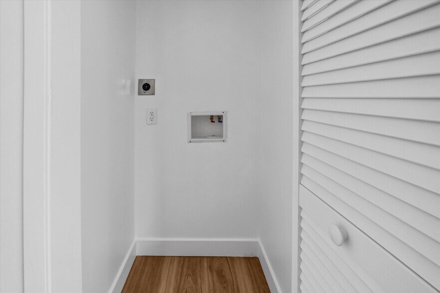 More Photos Of 7322 Newcastle Ave, Reseda Apartments For Sale