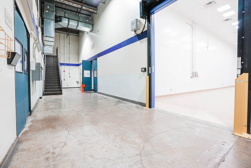 More Photos Of 10410 Corporate Dr, Sugar Land Research And Development For Lease