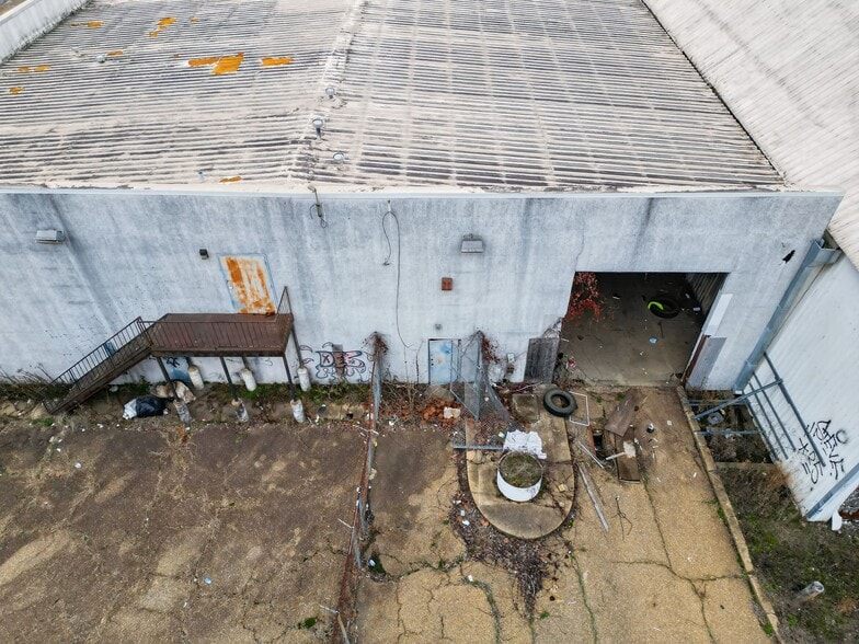 More Photos Of 300 W Monument St, Jackson Manufacturing For Sale