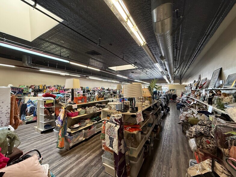 More Photos Of 137 N L St, Dinuba Storefront Retail Residential For Sale