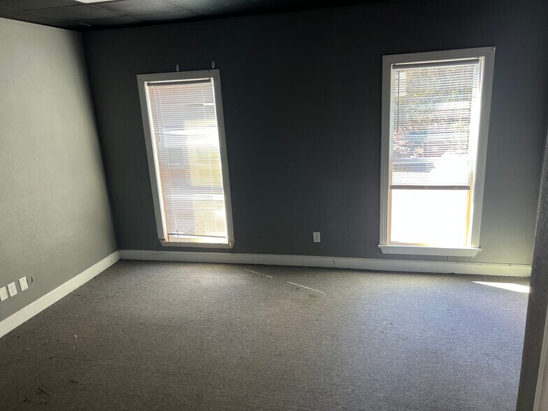 More Photos Of 2010 Old Montgomery Hwy, Birmingham Flex For Lease