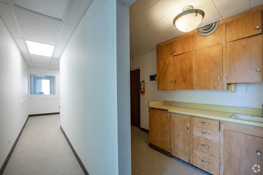 More Photos Of 1616 Grand Ave, Waukegan Medical For Lease