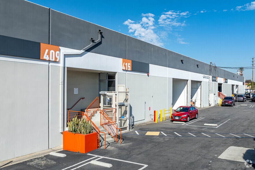 More Photos Of 301-445 N Figueroa St, Wilmington Warehouse For Lease