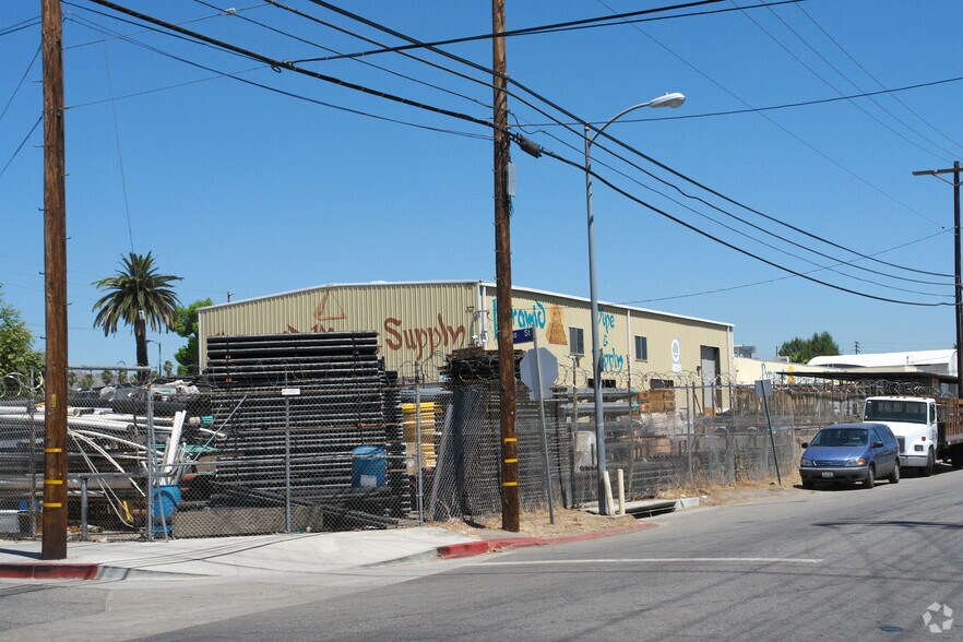 More Photos Of 7423 Deering Ave, Canoga Park Warehouse For Lease