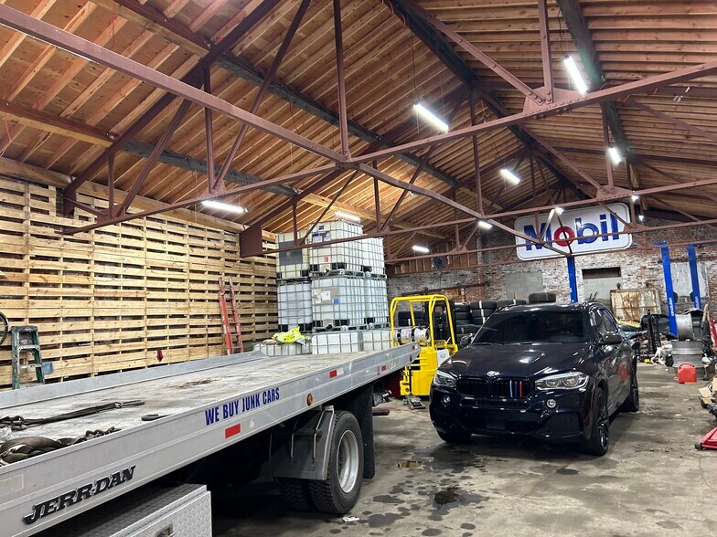 More Photos Of 15 E Farm St, Waterbury Warehouse For Sale