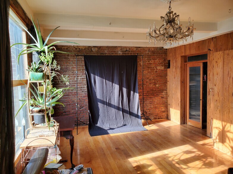 More Photos Of 71 Montrose Ave, Brooklyn Warehouse For Sale