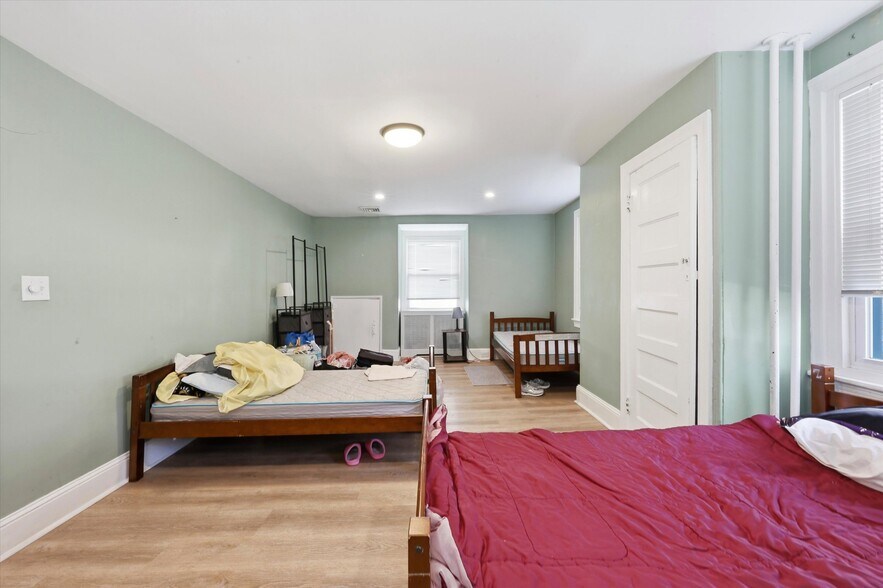 More Photos Of 24 W Stewart Ave, Lansdowne Specialty For Sale