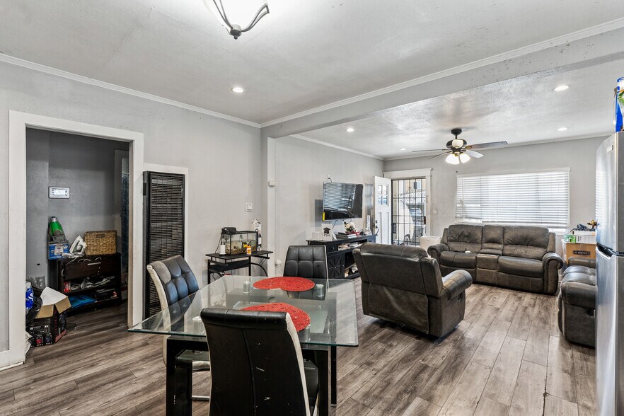 More Photos Of 1049 W 61st St, Los Angeles Apartments For Sale