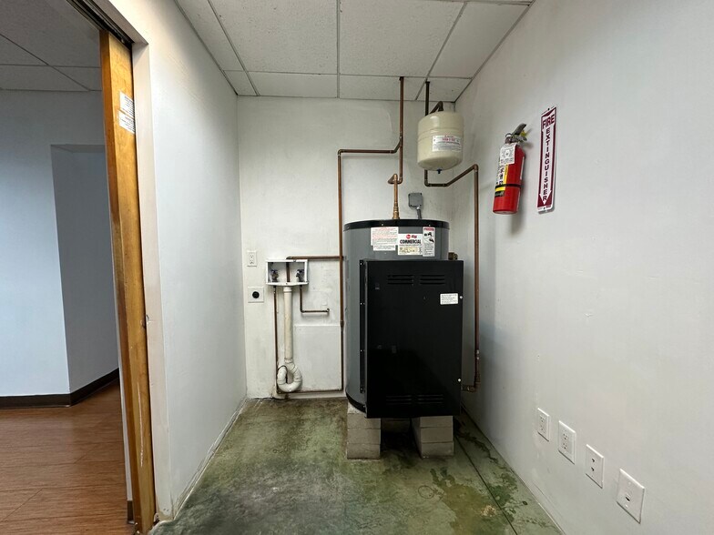 More Photos Of 4 S Linn St, Iowa City Office For Lease