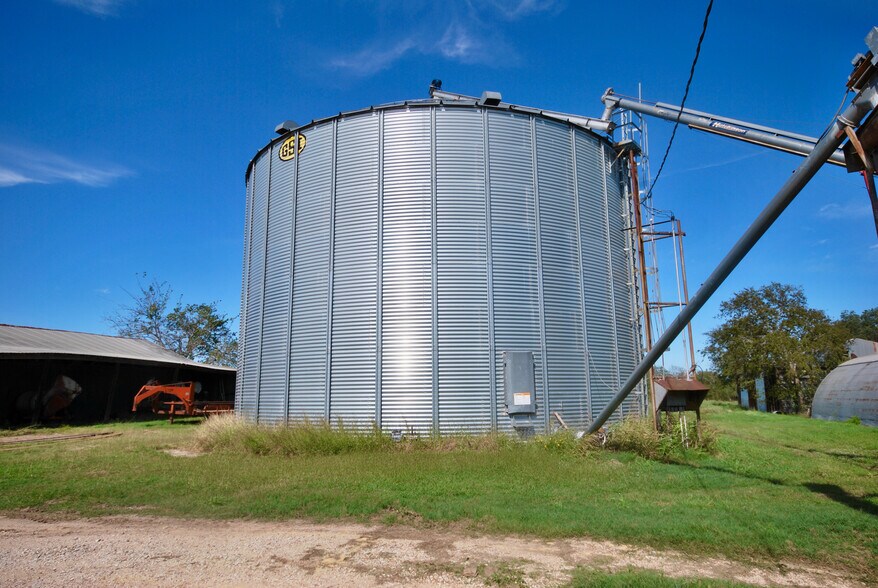 More Photos Of 5040 FM 1295, Moulton Specialty For Sale