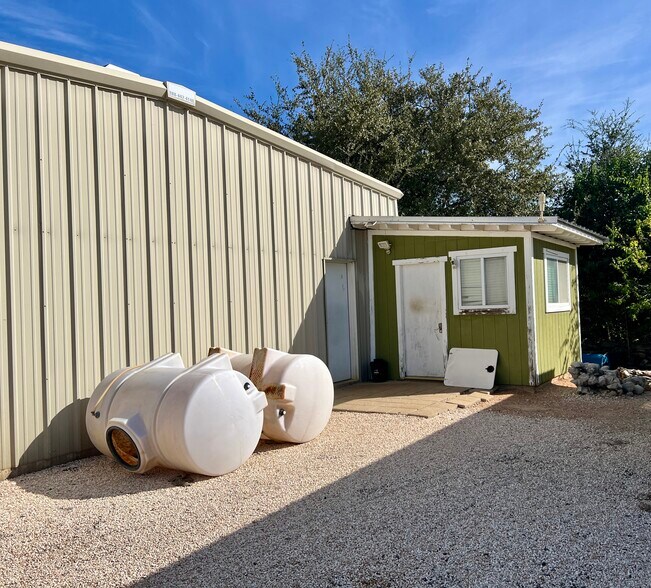 More Photos Of 3705 San Antonio St, Austin Warehouse For Lease