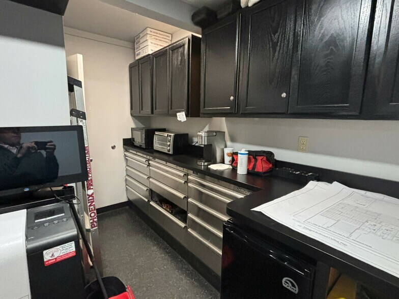 More Photos Of 1211 Commercial Park Dr, Tallahassee Warehouse For Sale