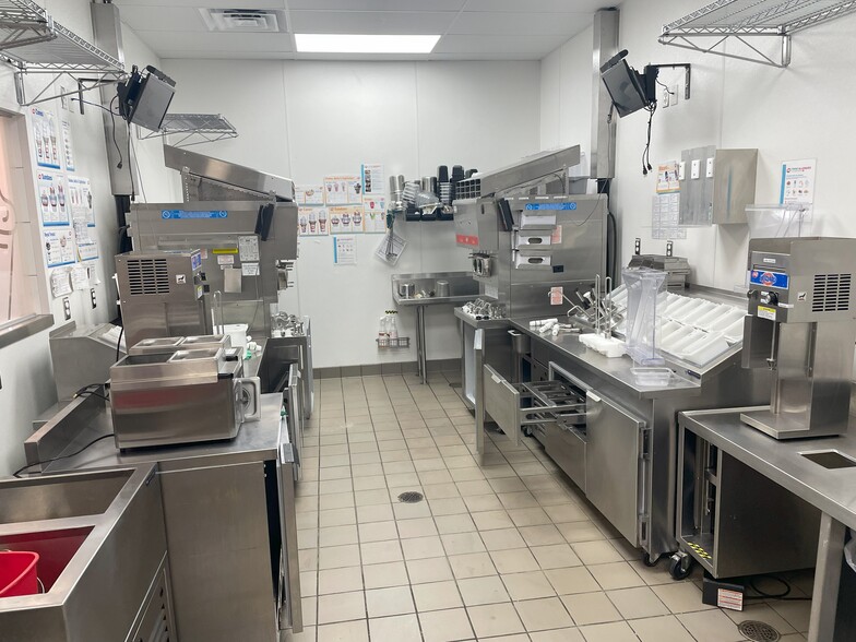 More Photos Of 3005A Pine St, Arkadelphia Service Station For Lease