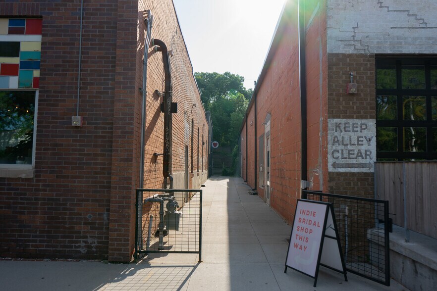 More Photos Of 1419 S 13th St, Omaha Storefront Retail Office For Lease