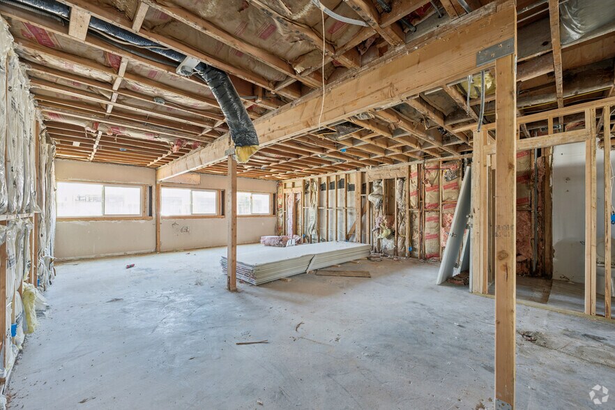 More Photos Of 10520 Magnolia Blvd, North Hollywood Office For Sale
