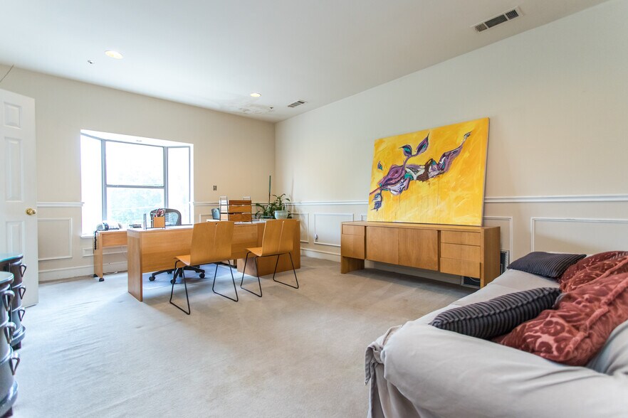 More Photos Of 4821 Broadway St, Addison Office For Sale