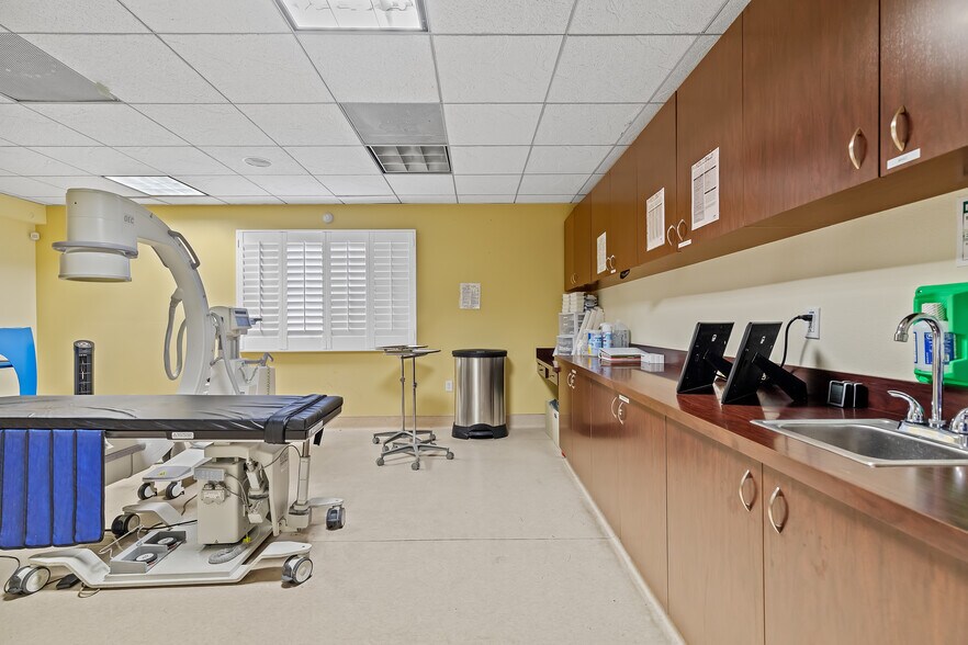 More Photos Of , Santa Clarita Office For Sale