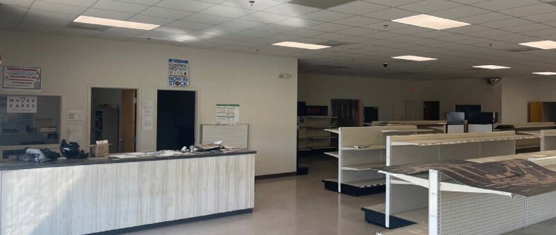 More Photos Of 333 Industrial Dr, Petersburg Warehouse For Lease