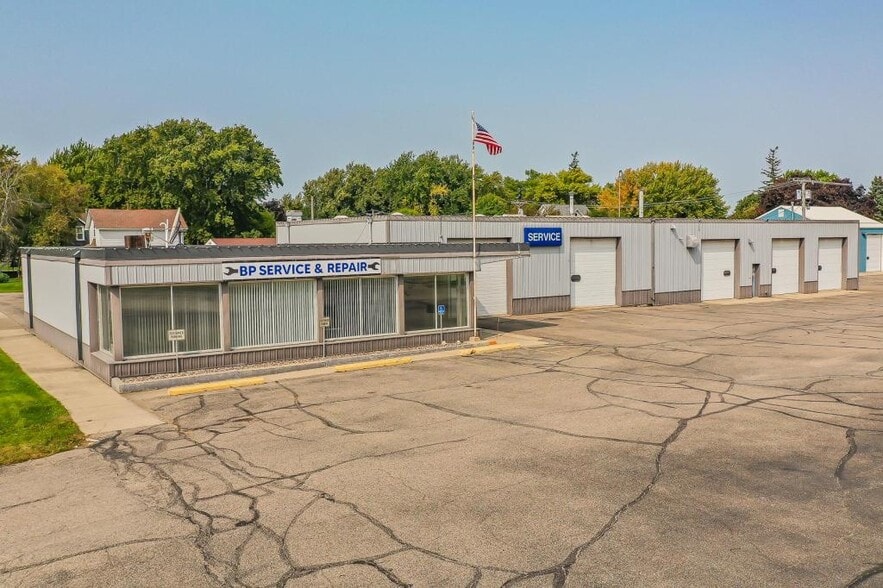 More Photos Of 206 N Highway Ave, Blooming Prairie Service For Sale