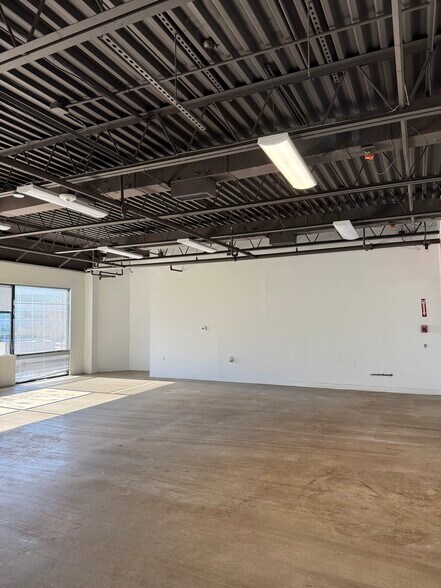 More Photos Of 251-255 Exchange Pl, Herndon Light Distribution For Lease