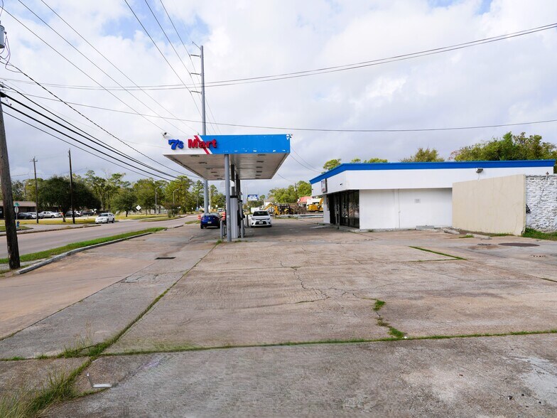 More Photos Of 8435 Tidwell Rd, Houston Service Station For Sale