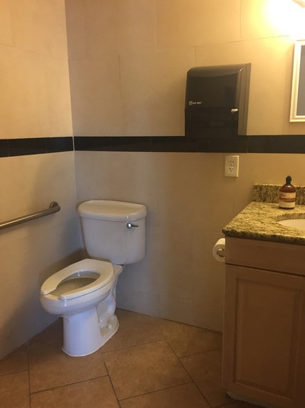 More Photos Of 12433 66th St N, Largo Storefront Retail Office For Sale