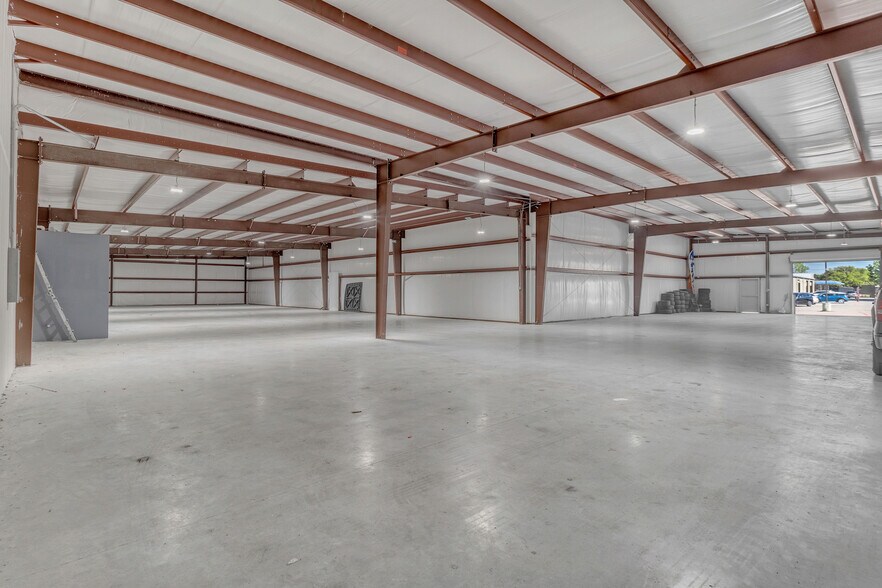 More Photos Of 11930 Bammel North Houston Rd, Houston Warehouse For Lease