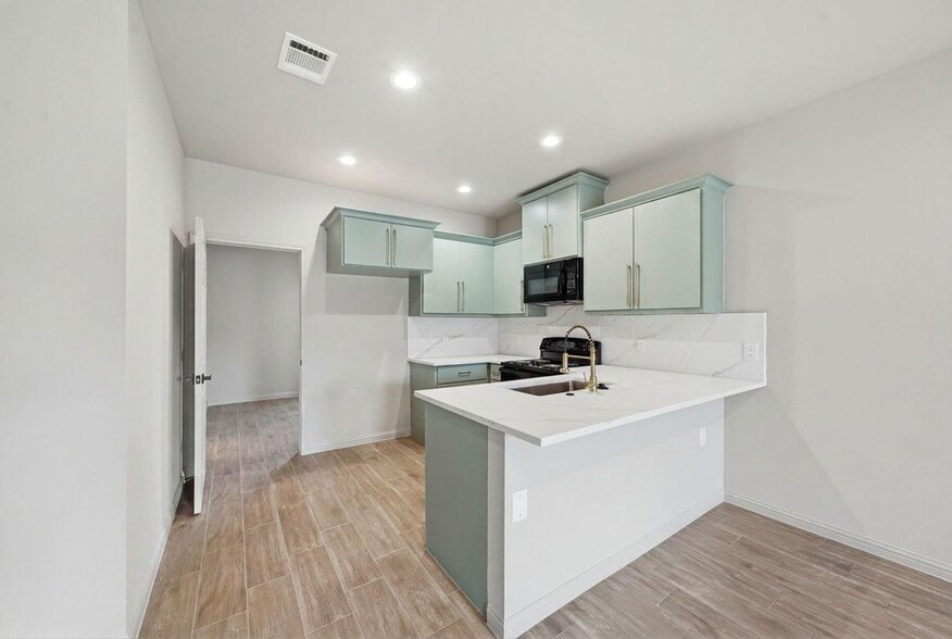 More Photos Of 10214 Carmencita Way, Houston Apartments For Sale