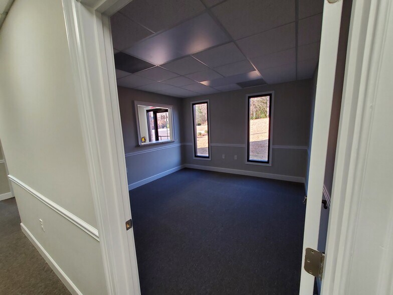 More Photos Of 485 Ethan Dr, Fayetteville Distribution For Lease