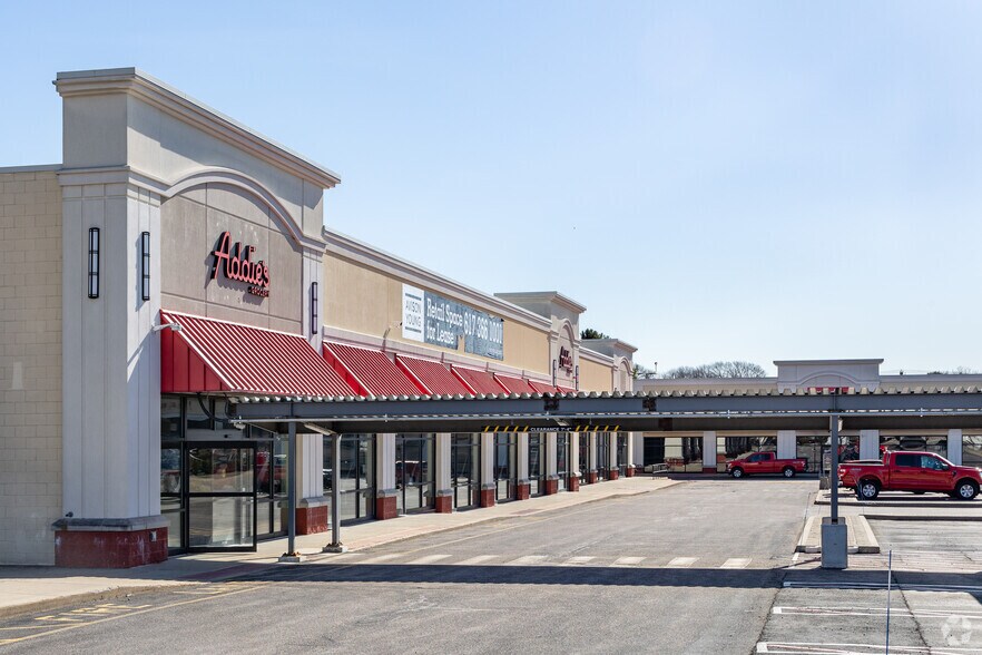 More Photos Of 935-949 Providence Hwy, Norwood Unknown For Lease