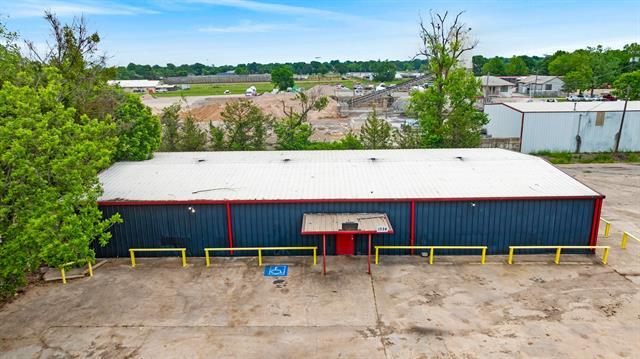 More Photos Of 1734 N Main St, Paris Freestanding For Sale