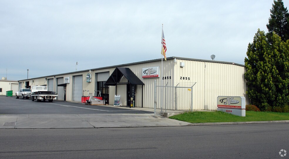 More Photos Of 2855 N Sunnyside Ave, Fresno Warehouse For Lease
