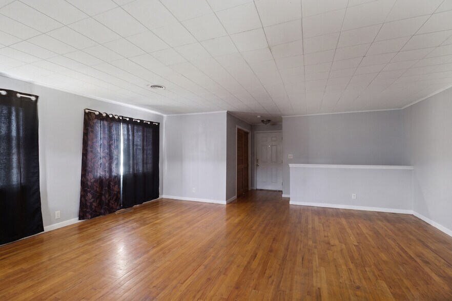 More Photos Of 23589-23593 Van Born Rd, Taylor Freestanding For Sale