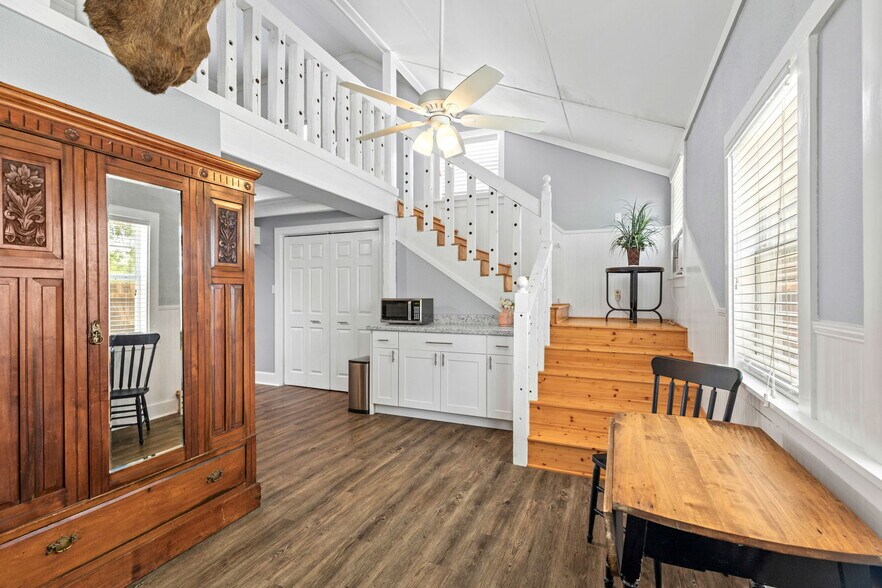 More Photos Of 2 FM 289, Comfort Specialty For Sale