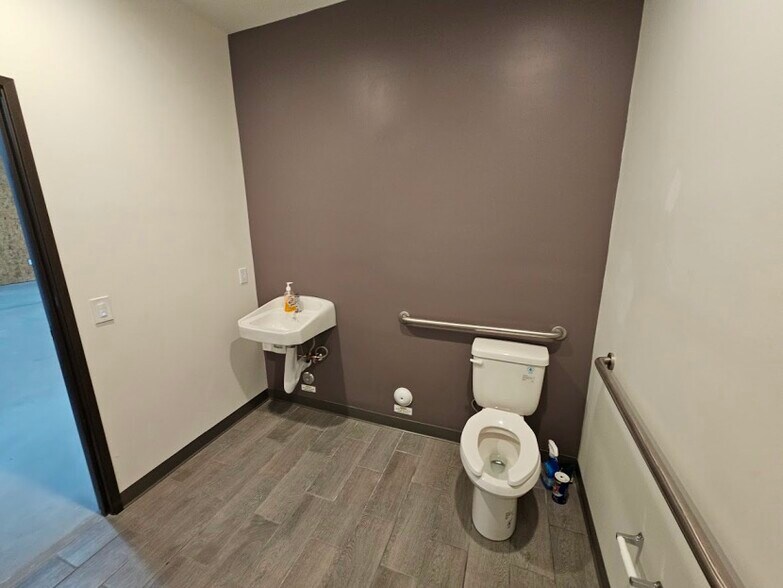 More Photos Of 2614 S Central Ave, Los Angeles Warehouse For Lease