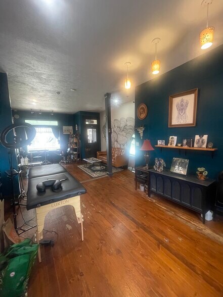 More Photos Of 5817 Ellsworth Ave, Pittsburgh Storefront Retail Office For Lease