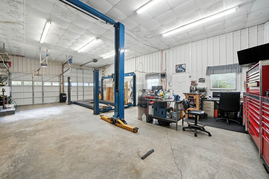 More Photos Of 84 Ledbetter Rd, Villa Rica Light Distribution For Sale