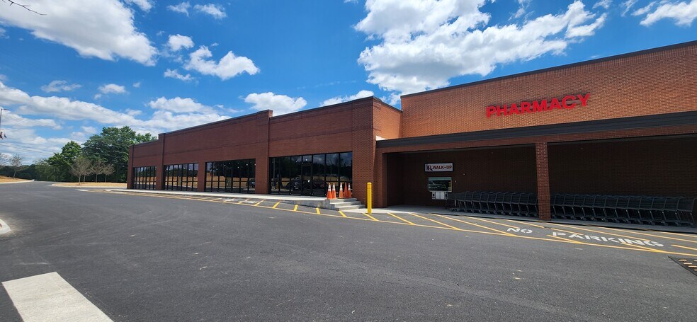 More Photos Of 1201 E Main St, Pulaski General Retail For Lease