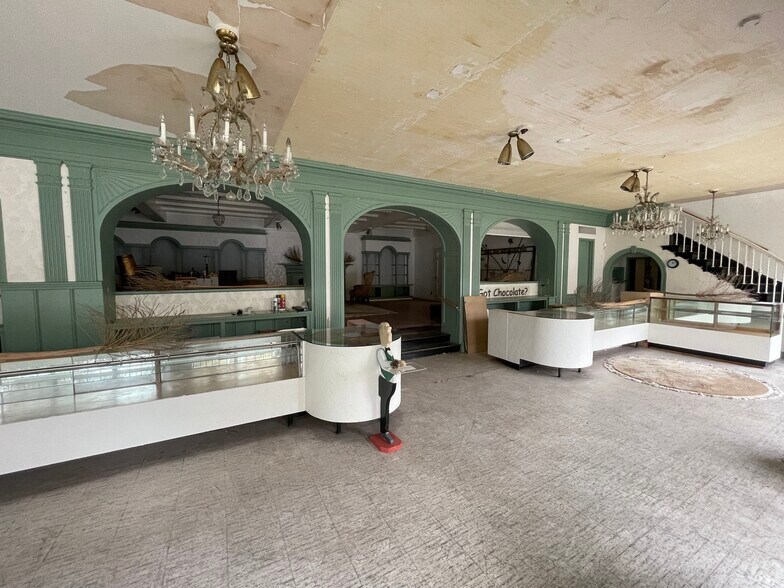 More Photos Of 4632 Telegraph Ave, Oakland General Retail For Sale