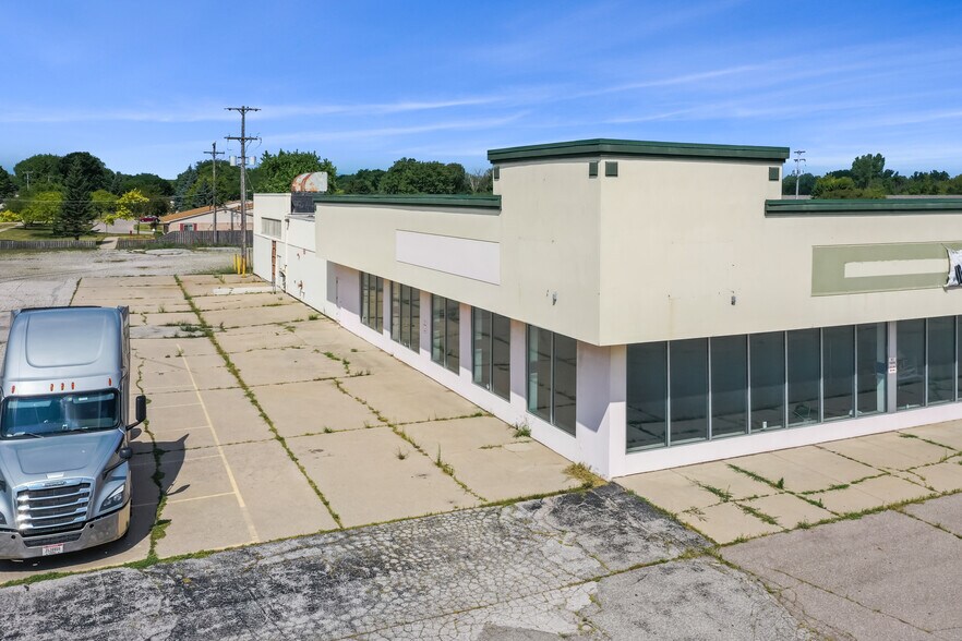 More Photos Of 2865-2885 Bay Rd, Saginaw Freestanding For Sale