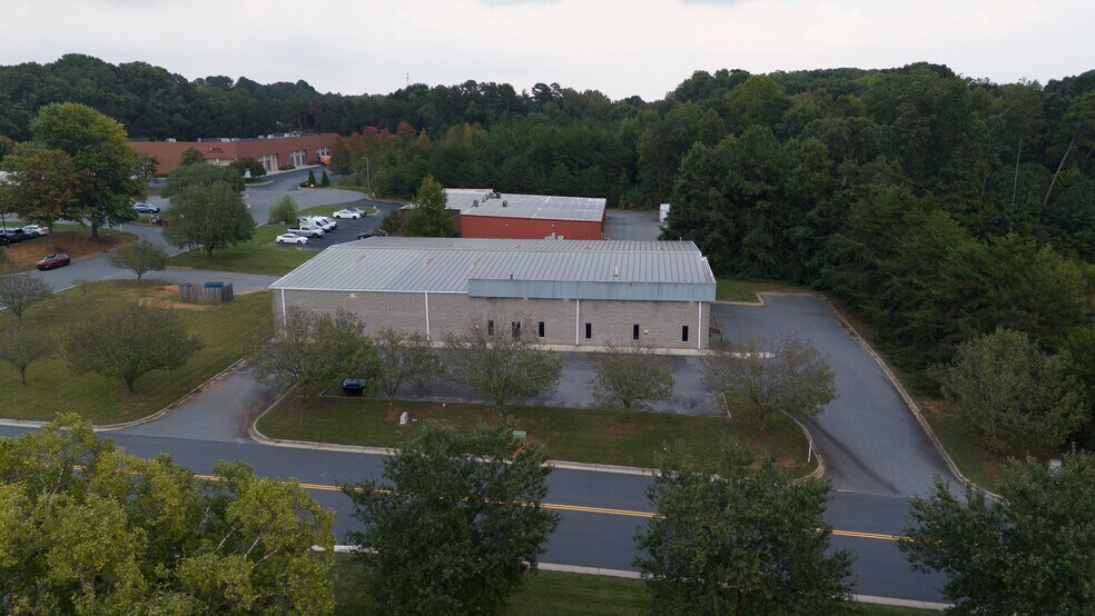 More Photos Of 192 Talbert Pointe Dr, Mooresville Warehouse For Sale