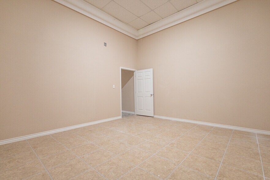 More Photos Of 13644 David Dr, El Paso Showroom For Lease